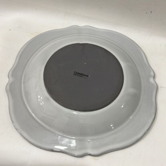 Crate&Barrel Deep Dinner Plates Lira White Gray Porcelain 11 1/4 In Scalloped - Picture 4 of 9